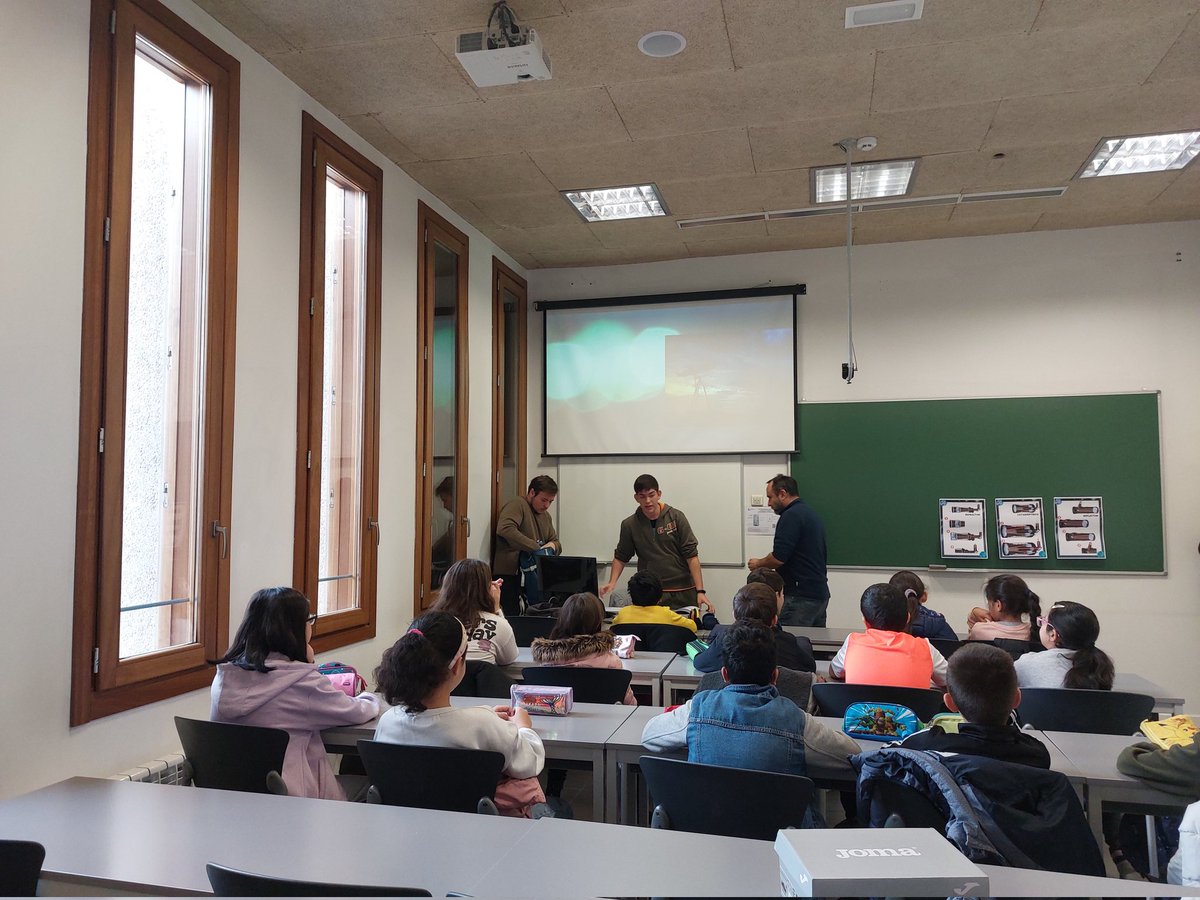 Hoy en <a href="/educasg_uva/">Facultad de Educación de Segovia</a> comenzamos los talleres de la semana de la ciencia <a href="/SCienciaCyL/">Semana de la Ciencia en Castilla y León</a>