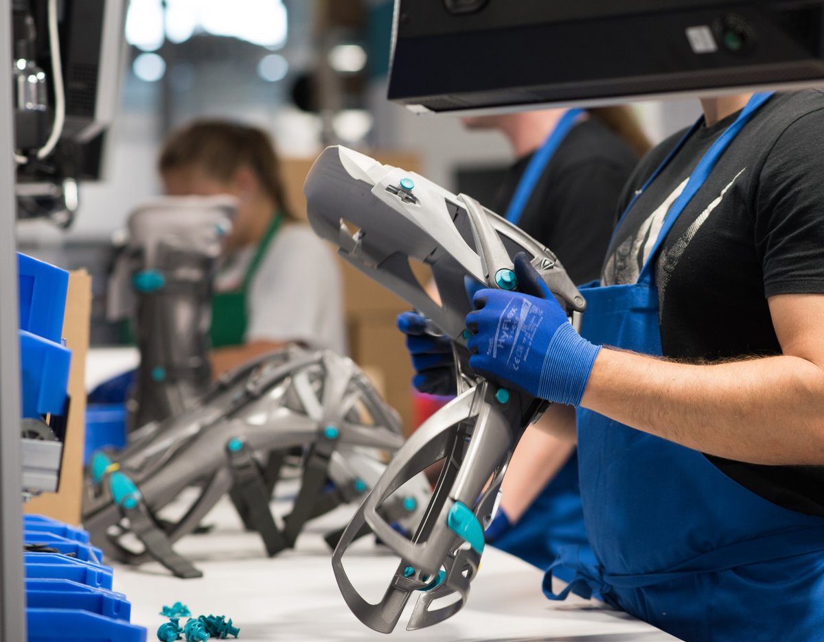 Our VACOped boots are manufactured by our sister company in Bavaria, OPED GmbH. The manufacturing team are superstars and put care into every step of the process. #vacoped #oped #germanengineering #achillestendon #achillesrupture #physiotherapy