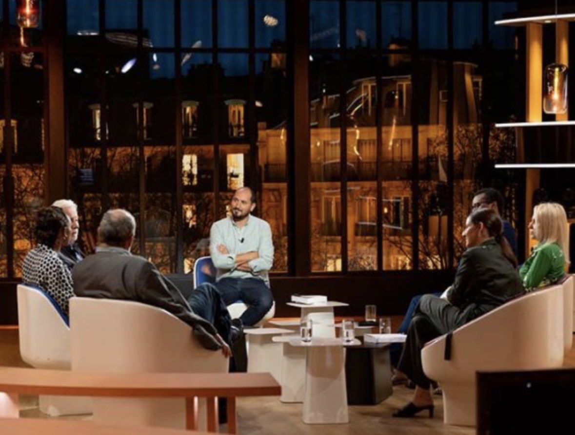 720 000 téléspectateurs à 23h pour <a href="/Ccesoir/">CCeSoir</a> qui signe son record depuis la création de l’émission .
Bravo à la merveilleuse équipe éditoriale et de production et à <a href="/LaureAdler/">Laure Adler</a> @CamilleDiao <a href="/KRissouli/">Karim RISSOULI</a>  <a href="/MichelField/">Michel  Field</a> et merci à <a href="/stephanesg/">Stéphane Sitbon-Gomez</a> de croire à ça