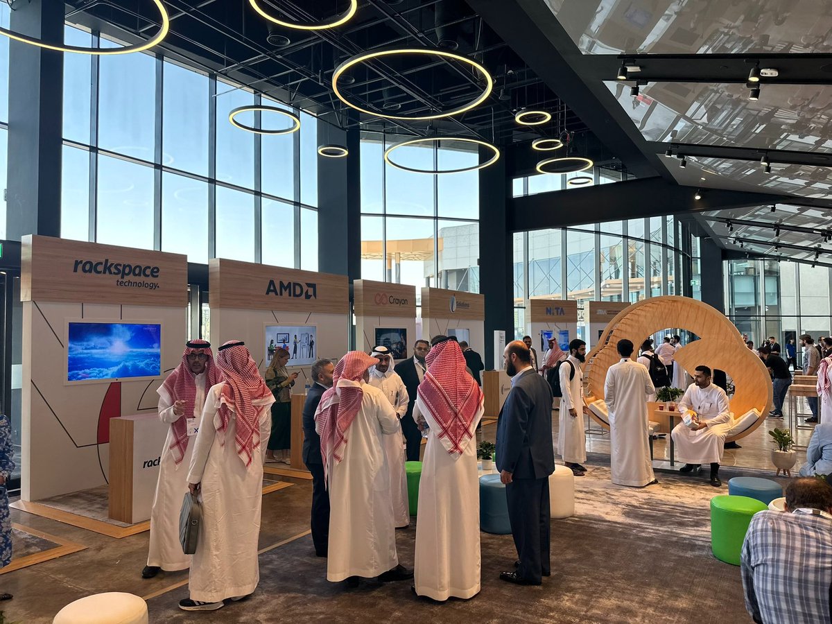 nitacademyksa's tweet photo. لكل المهتمين والمهتمات بتقنيات السحابة، والعاملين في القطاعات التقنية وأصحاب الشركات الناشئة.
انطلاق Google Cloud Next ملتقى المطورين في الرياض بمشاركة #الأكاديمية_الوطنية_لتقنية_المعلومات.

#نلهم_الحاضر_نبني_المستقبل
#DevHubRiyadh #Next22 #GoogleCloudSaudi https://t.co/L0IGRUdUaV