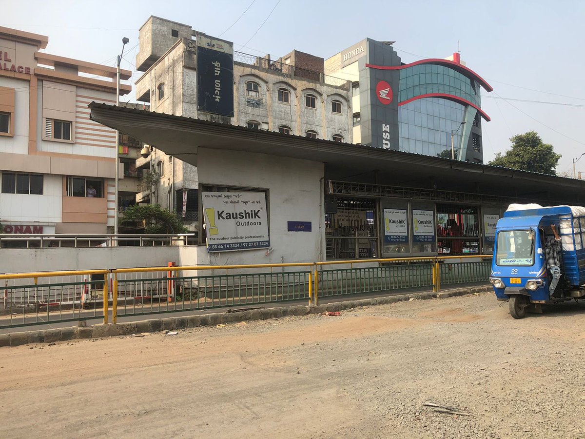 VinnyLamba's tweet photo. આ રસ્તો એટલી હદે ખરાબ છે કે સતત ધૂળ ઉડવાને કારણે શ્વાસ લેવામાં પરેશાની થાય છે, સાથે કમરતોડ અને વાહનતોડ રસ્તાથી અવર જ્વરમાં પરેશાની થાય છે. #AMC ને વિનંતી છે કે આ રસ્તાનું સમારકામ કરી નવો રસ્તો બનાવે
લોકેશન: મંગળ પાર્ક BRTs ની સામેનો રસ્તો કાંકરીયા રોડ, શાલમ પાસે

@CollectorAhd https://t.co/3GyJxIF6PR