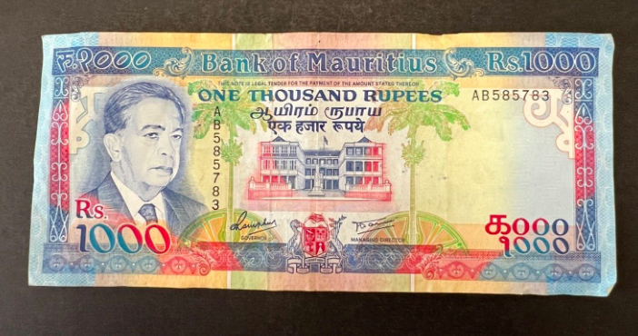 CavalierCoins's tweet image. Another fantastic item live on our Auction now ! ends 20/11/22
Rare &amp;amp; Collectable 1991 Mauritius 1000 Rupee note LOT: 2011-629 ebay.co.uk/itm/3046936492…
#collectablenotes #rarebanknote #Mauritiusrupeebanknote #1000rupeebanknotes #1991mauritusbanknotes