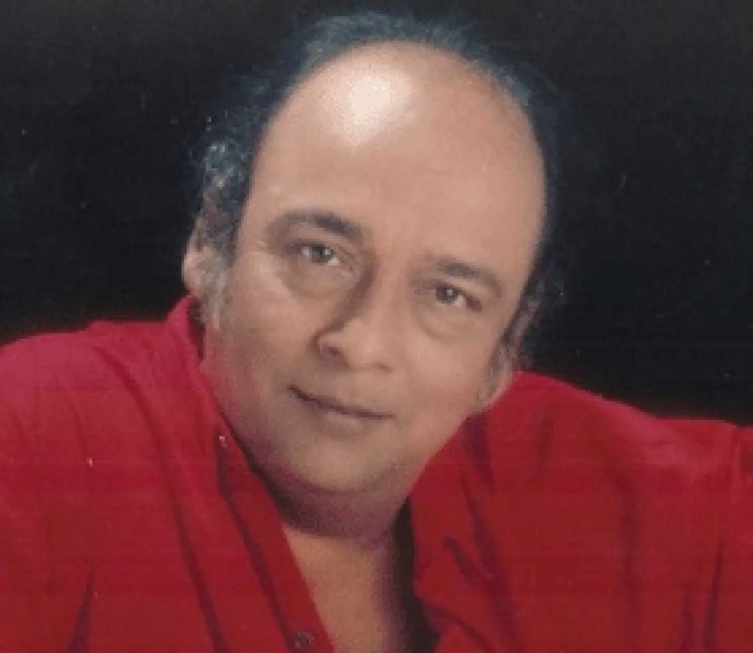 ETimesPhotos's tweet photo. Veteran actor #SunilShende, who was in his 70s and had worked on popular TV shows like #ShahRukhKhan starrer #Circus and #MandiraBedi's #Shanti, has passed away. He had also worked in #AjayDevgn and #AbhishekBachchan starrer #Zameen and #AamirKhan's #Sarfarosh. https://t.co/HAzDICfdwd