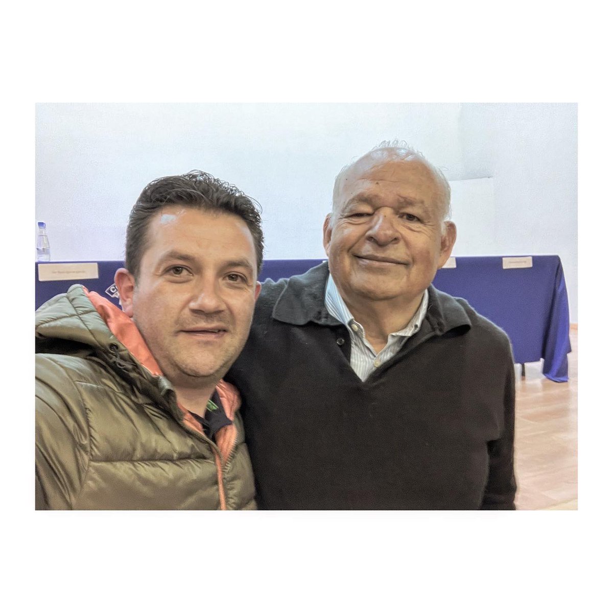 sergioayalagtz's tweet photo. Un gusto poder saludar esta tarde en el #colegiomiraflores en la semana cultural #mirapolitica a mi líder @juanpablosf63, a mi secretario general @JZavalaGt y a mi delegado nacional @PedroJimenezLe2 https://t.co/iX68dScfAs
