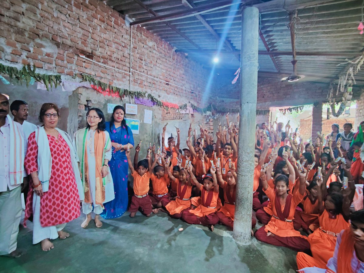 rosalinpatsani's tweet photo. Children's Day Celebration 😊
Many thanks to Nestle India & Mohanty Sir for the kind Support.
#ChildrensDay #DistributionDrive https://t.co/Jky6VgN8wA