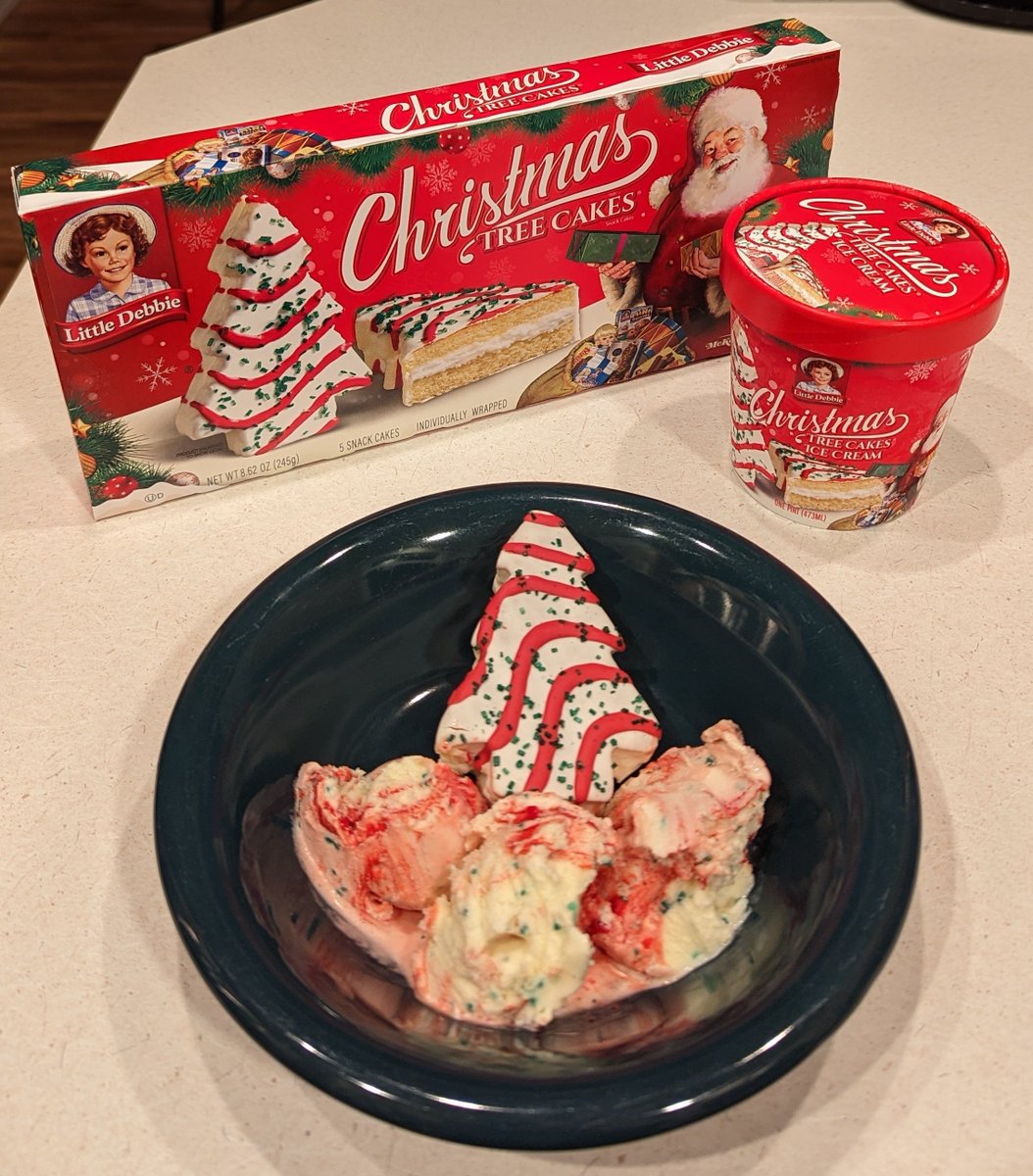 DeanIsConcerned's tweet photo. If I wake up with diabetes tomorrow, this is why.

#ChristmasTreeCakes #IceCream #LittleDebbie @LittleDebbie https://t.co/1vklXqK3sy