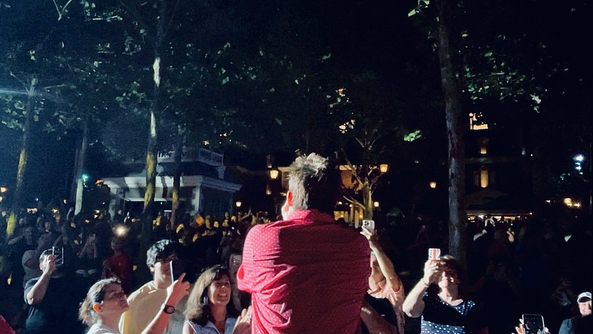 _Retro_Rebel_'s tweet photo. 1 of 3 photo sets for @SugarRayBand live @WaltDisneyWorld #Epcot !!
@Mark_McGrath #SugarRay #SugarRayBand #WaltDisneyWorld #EatToTheBeat https://t.co/IkZ2AijVz9