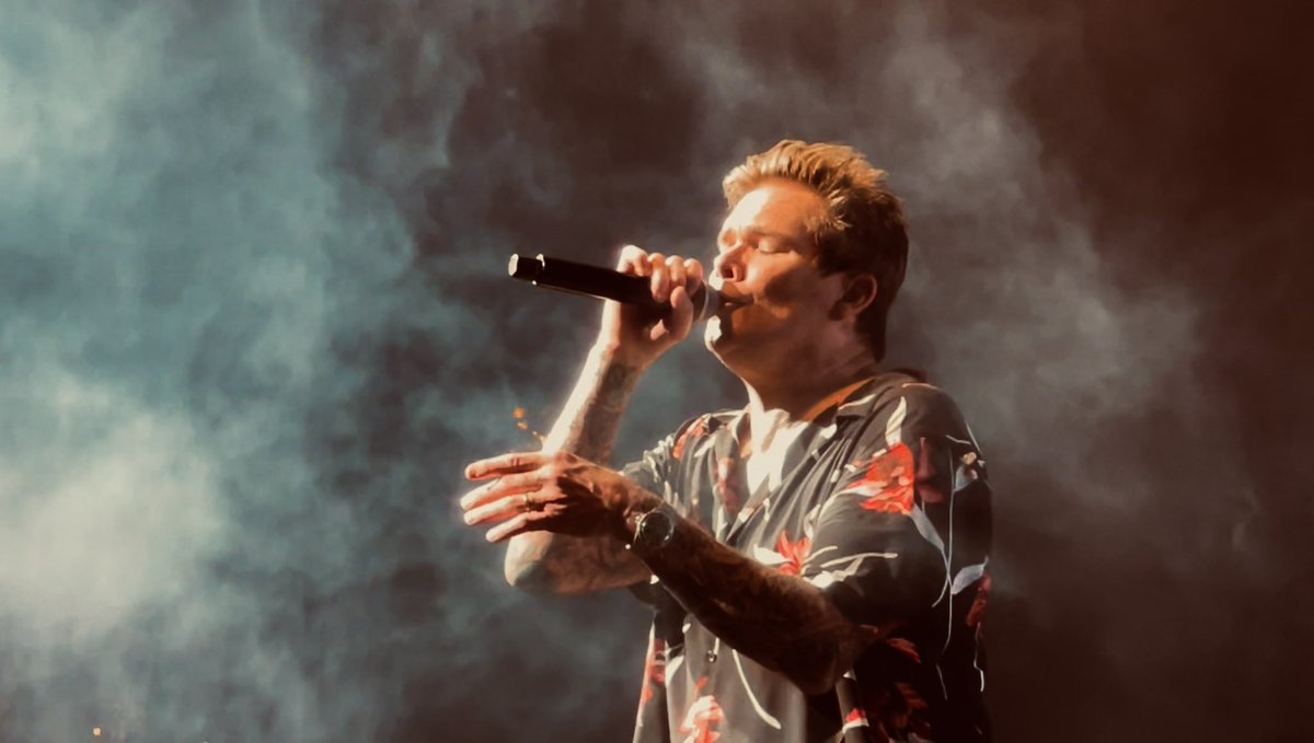 _Retro_Rebel_'s tweet photo. 1 of 3 photo sets for @SugarRayBand live @WaltDisneyWorld #Epcot !!
@Mark_McGrath #SugarRay #SugarRayBand #WaltDisneyWorld #EatToTheBeat https://t.co/IkZ2AijVz9