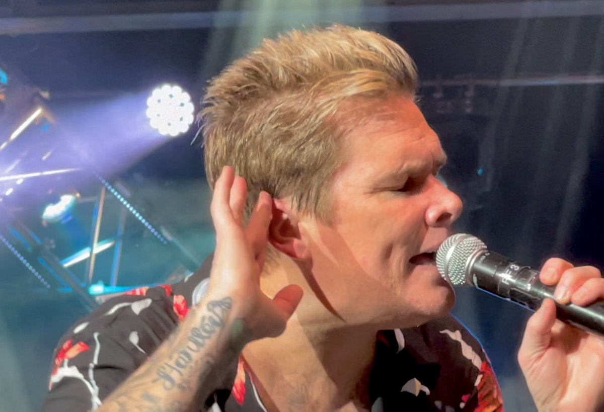 _Retro_Rebel_'s tweet photo. 3 of 3 photo sets for @SugarRayBand live @WaltDisneyWorld #Epcot !!
@Mark_McGrath #SugarRay #SugarRayBand #WaltDisneyWorld #EatToTheBeat https://t.co/WLwuHhW9dd