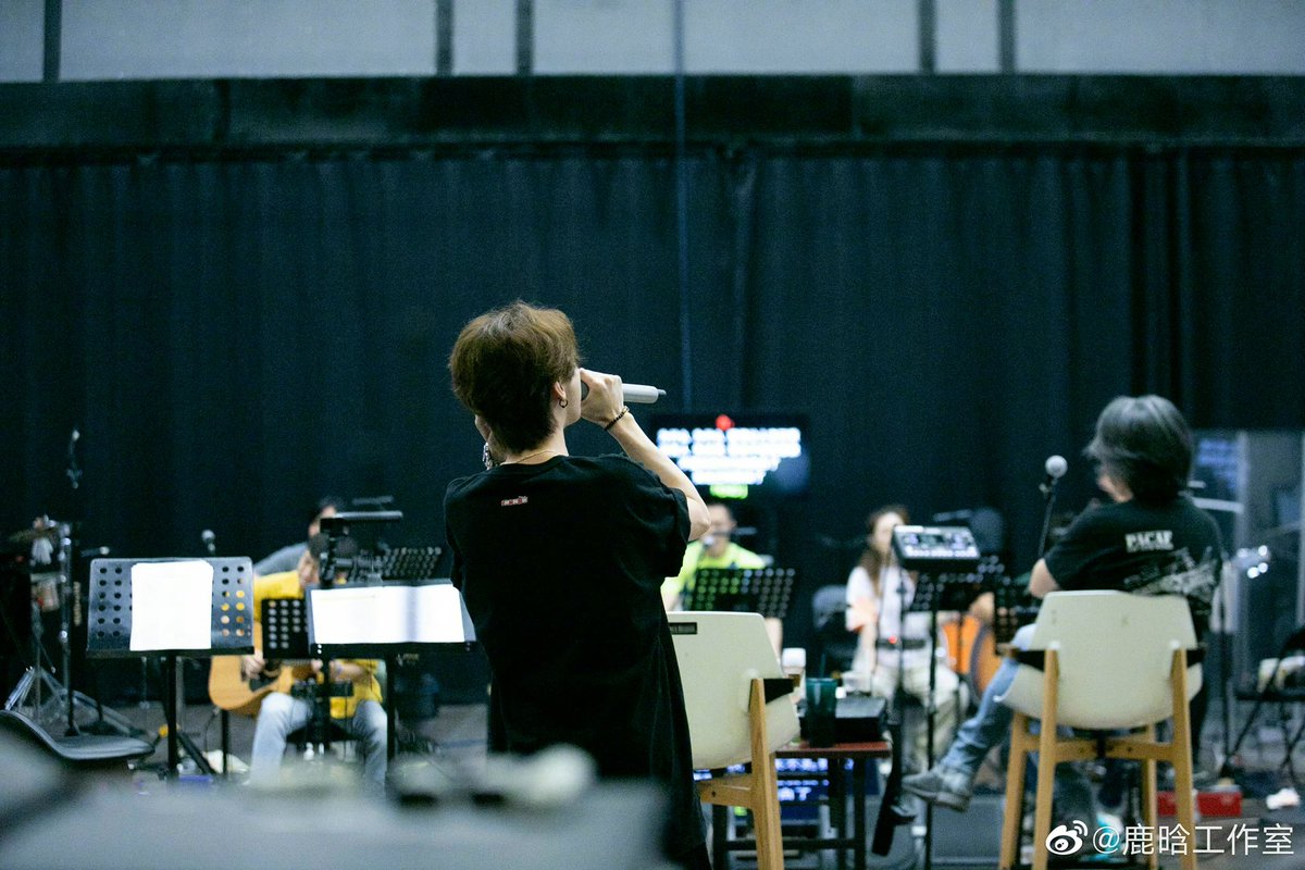 LuHan International tweet media