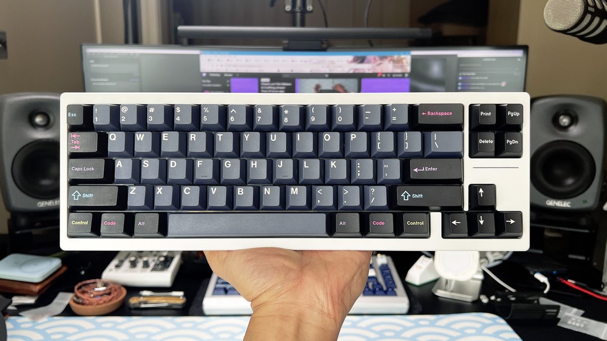 Zeroblade's tweet photo. Sun 68 with GMK Dracula
→ TKC Kiwis
→ PC plate, Plate/PE/Case foam, Tape mod
Thanks for everyone who dropped by the stream! I might up the VOD up to my Youtube but I doubt anyone will watch it anyway lmao. Now to record a bajillion typing tests...
#sun68 #mechanicalkeyboards https://t.co/yt59EHOo2I