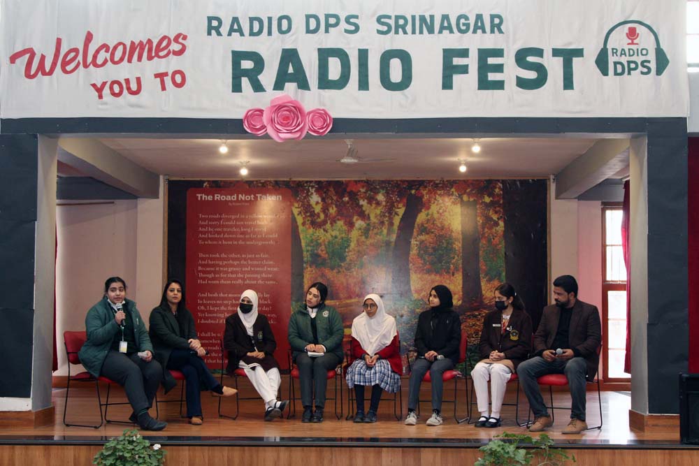 dpssgr's tweet photo. #DPSSrinagar had the proud distinction of hosting the first-of-its-kind Student #Radio Fest. The fest titled ‘Kath Baath, where creativity comes together’ witnessed the participation of twenty students from eight schools across the valley

https://t.co/j4ShFvragi https://t.co/EHwx0lI06p