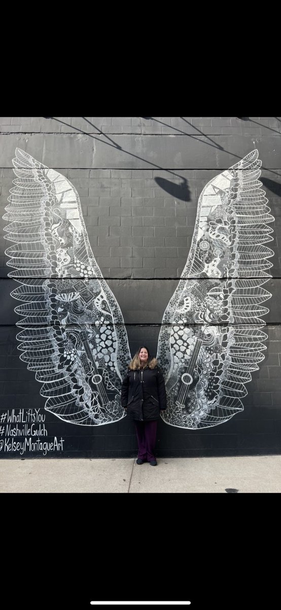 Took this in Nashville this weekend!!! #kelseymontagueart #whatliftsyou #Nashville #nashvillegulch #beautiful 🕊😇❤️😍🥰⭐️✨🙏🏻 #blessed #girlstrip #angelwings #workofart