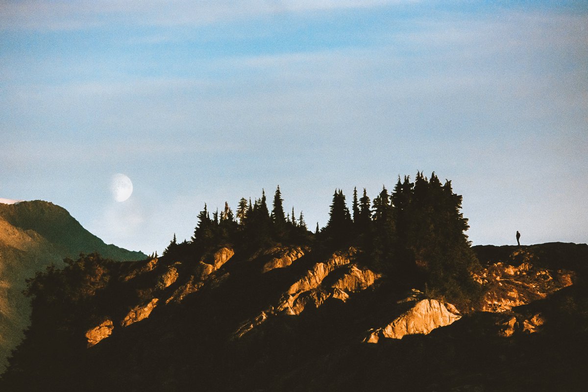 johncwingfield's tweet photo. Autumn in the Cascades, on 35mm film https://t.co/RaHYtMvo2c
