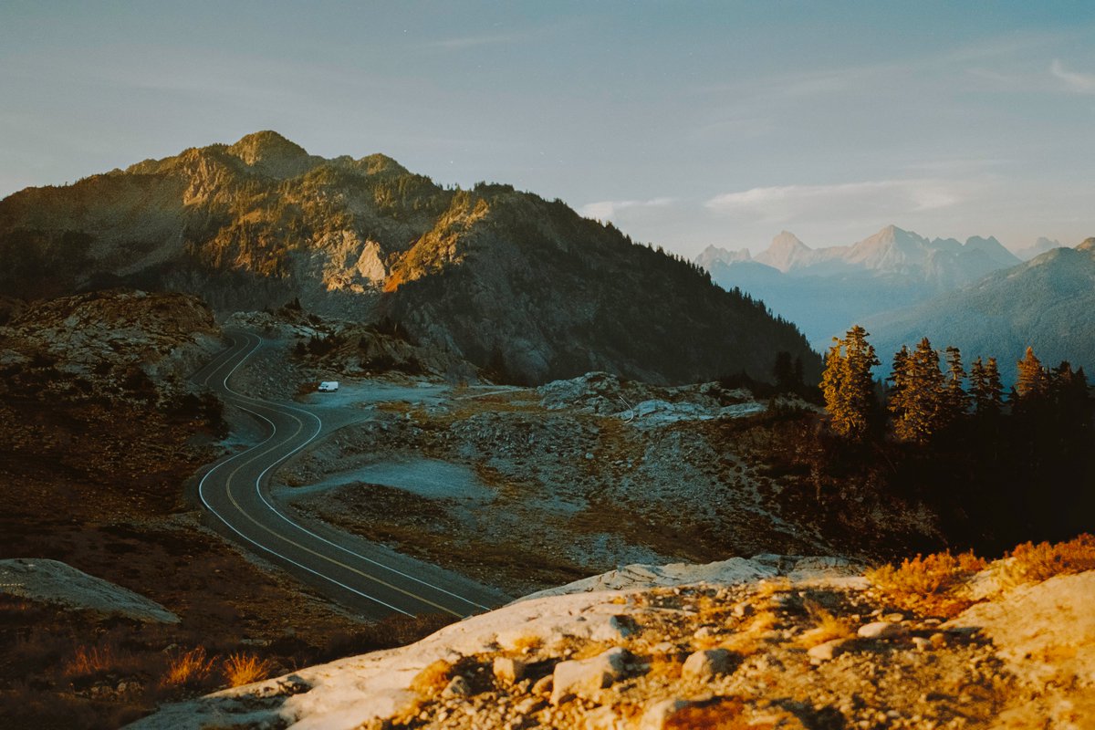 johncwingfield's tweet photo. Autumn in the Cascades, on 35mm film https://t.co/RaHYtMvo2c