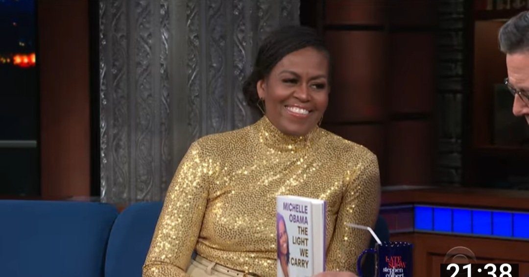 Bridge319's tweet photo. Michelle Obama on Stephen Colbert show.
#MichelleObamaTheLightWeCarryBOOK 
#TheLightWeCarry_MichelleObama 
#StephenColbertShow  
https://t.co/bMANnAnSEm https://t.co/gUUDlLgF8b