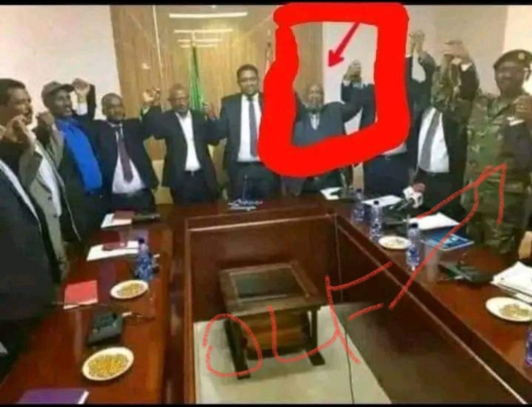 ShiferawAnteneh's tweet photo. #IncludeAmhara Berhanu Jula was submissive/ምርኮኛ to #TPLF but now Chief of Staff &amp; also conspiring with #OLF that Oromo will rule Ethiopia for z next 150 years. Now strategic alliance with #TPLF AGAINST AMHARA.This's not a peace talk but sabotage to peace! @Oolusegun_obj @CNN https://t.co/wUZiVAOch1