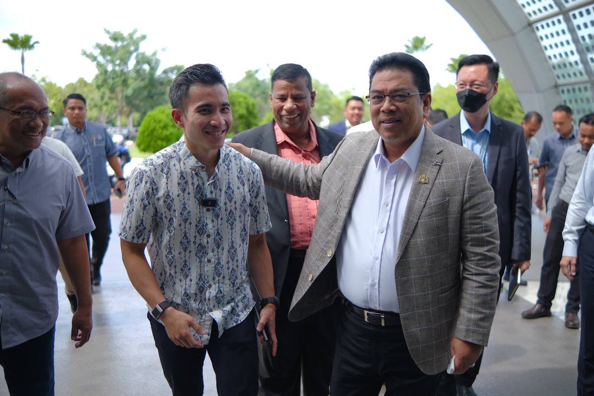 ShahrilHamdan's tweet photo. Menghadiri program Sentuhan Industri Aspirasi bersama YAB Datuk Seri Utama (Dr.) Haji Sulaiman Md Ali, Ketua Menteri Melaka di SunPower Malaysia Manufacturing Sdn Bhd, Pekan Rembia.

Saya memperkenalkan diri dan berpeluang beramah mesra bersama para pekerja. https://t.co/pI0yka1I9J