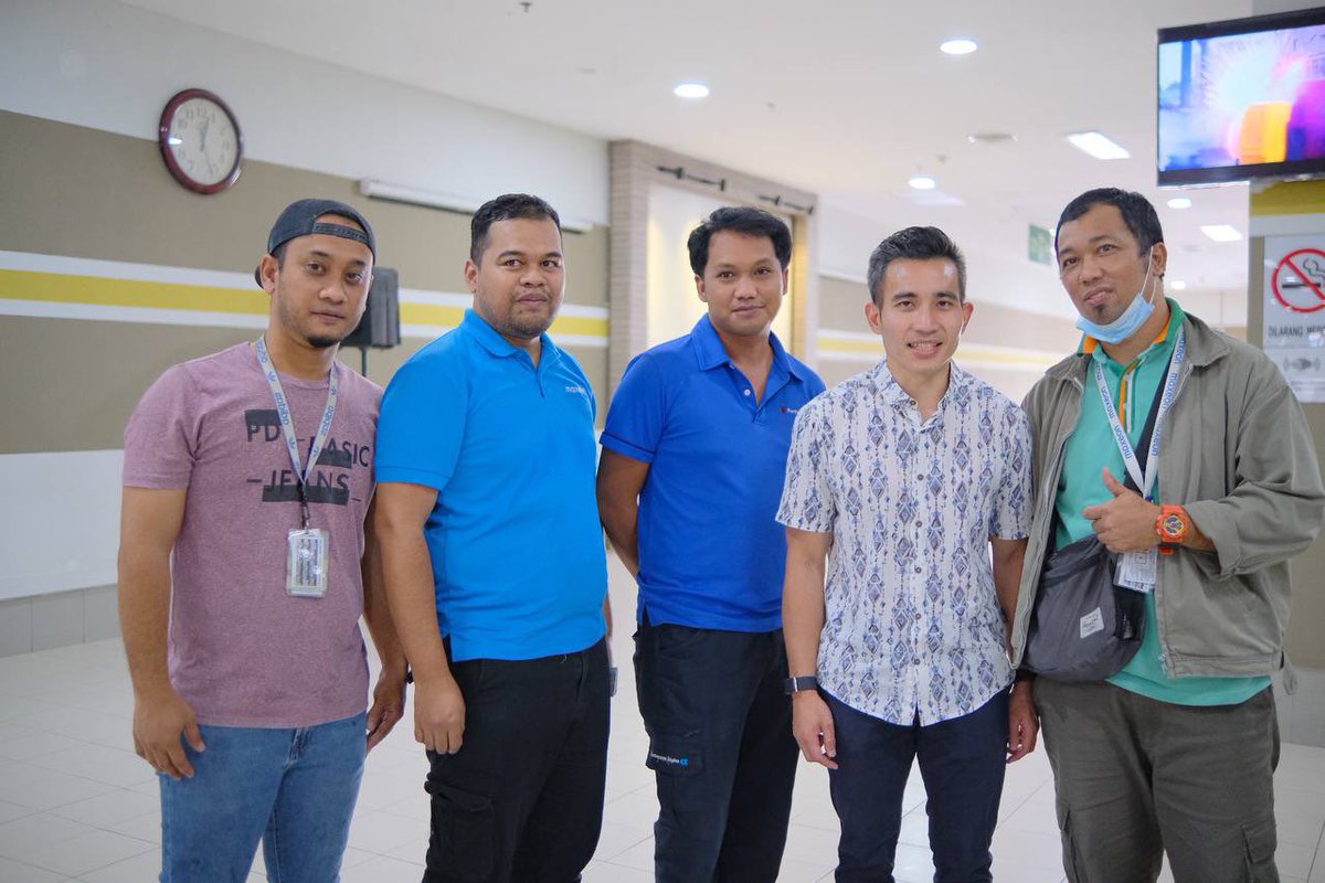 ShahrilHamdan's tweet photo. Menghadiri program Sentuhan Industri Aspirasi bersama YAB Datuk Seri Utama (Dr.) Haji Sulaiman Md Ali, Ketua Menteri Melaka di SunPower Malaysia Manufacturing Sdn Bhd, Pekan Rembia.

Saya memperkenalkan diri dan berpeluang beramah mesra bersama para pekerja. https://t.co/pI0yka1I9J