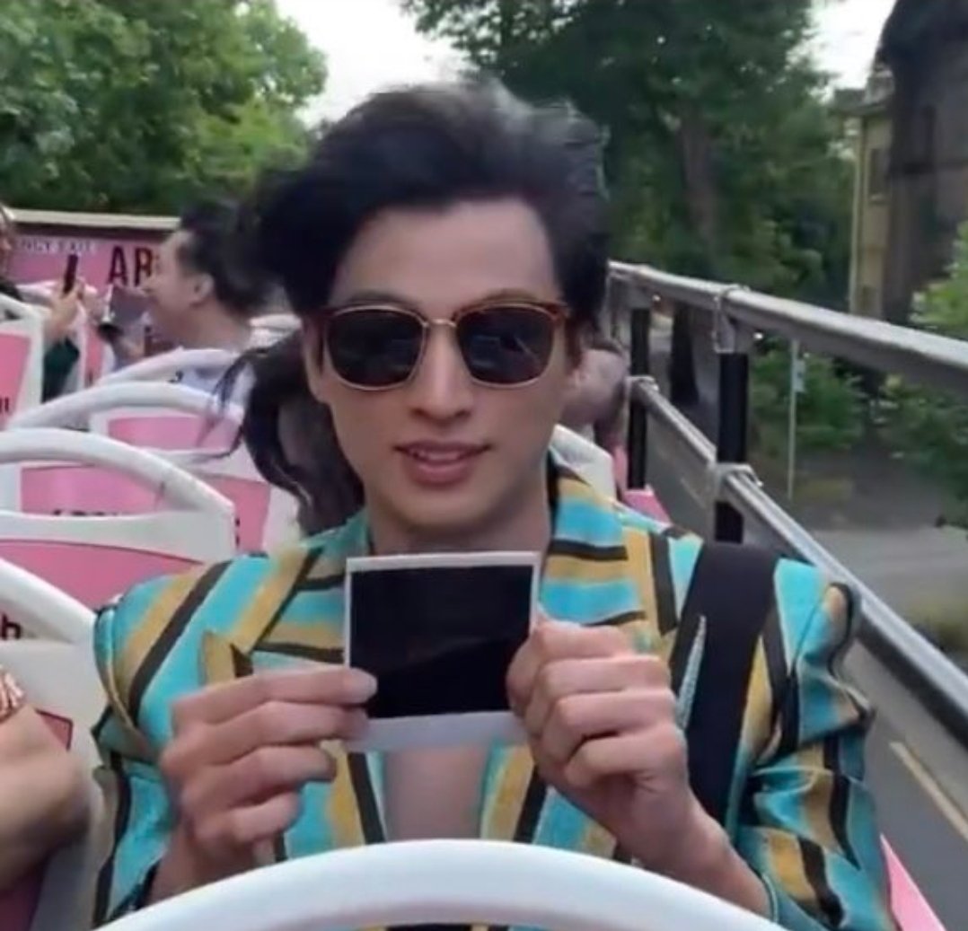eida_mj178's tweet photo. Im the happiest when #GulfKanawut is happy and full of smiles💚

GULF IN SYDNEY 
#GucciGarden #Gucci @gucci 
#GulfKanawut 
#กลัฟอินซิดนีย์Day3 https://t.co/IeAU0UsbI4