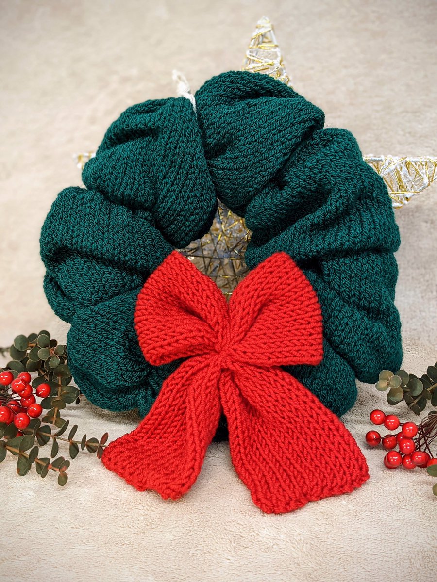 LittleSmilesIE's tweet photo. Handmade knitted wreath ready for the Christmas @tuam_craft_fair on November 26th! 🎄♥️ #mhhsbd #EarlyBiz #handmadegift #knittedgift #wreath #knittedwreath #handmadewreath #handmade #christmaswreath #winter #winterdecor #shoplocal #madeingalway #championgreen #irishcrafter https://t.co/zhMgEzG0yM