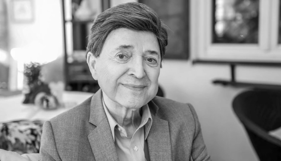 RadioTiranaPL's tweet photo. Jerzy Połomski, właściwie Jerzy Pająk (ur. 18.09.1933 w Radomiu 14.11.2022) – polski piosenkarz, aktor. Absolwent Technikum Budowlanego w Zespole Szkół Budowlanych w Radomiu. Wylansował takie przeboje jak: "Bo z dziewczynami", "Cała sala śpiewa z nami" #MuzykaPRL #MuzykawPRL https://t.co/xVlrvibDiT