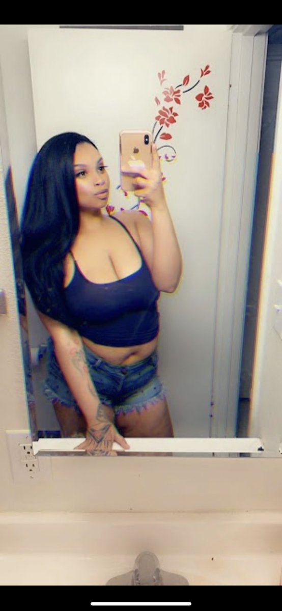 MuvaTyra's tweet photo. summer flicks i found in my phone ☀️🌻 https://t.co/MhwJhHnsTm