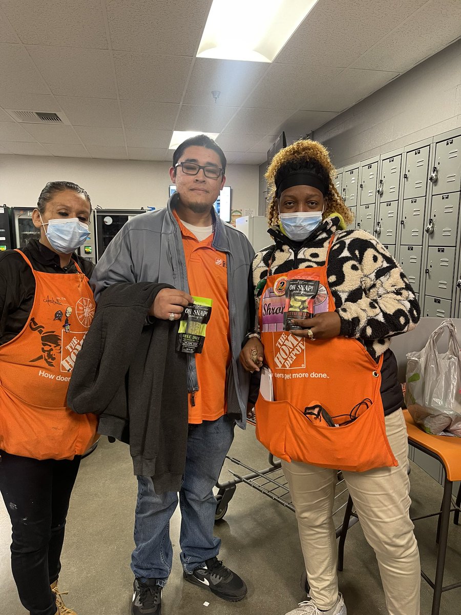 Beverly Simmons (@b_simmons85) on Twitter photo Celebrating National Pickle Day here at 0657 <a href="/Lawrence7Law/">Lawrence</a> <a href="/grayson_brock/">Brock Grayson</a> <a href="/Cflo018/">Chris Floriano</a> <a href="/91marisa/">Marisa Eusebio</a> #NationalPickleDay #VOA #Celebrate Celebrating National Pickle Day here at 0657 <a href="/Lawrence7Law/">Lawrence</a> <a href="/grayson_brock/">Brock Grayson</a> <a href="/Cflo018/">Chris Floriano</a> <a href="/91marisa/">Marisa Eusebio</a> #NationalPickleDay #VOA #Celebrate