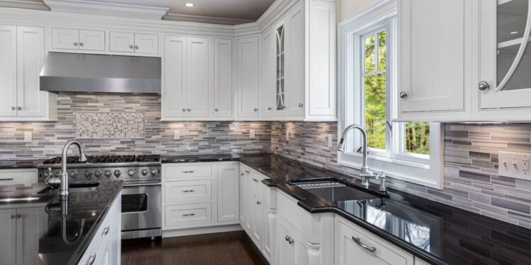 tpsazhar's tweet photo. 12 Backsplash Ideas For White Cabinets and Granite Countertops
https://t.co/OOE3pDXivn

#backsplash #interiordesign #tile #kitchen #kitchendesign #marble #tiles #design #kitchenremodel #quartz #bathroom #porcelain #homedecor #homedesign #granite https://t.co/dy18O1W2nk