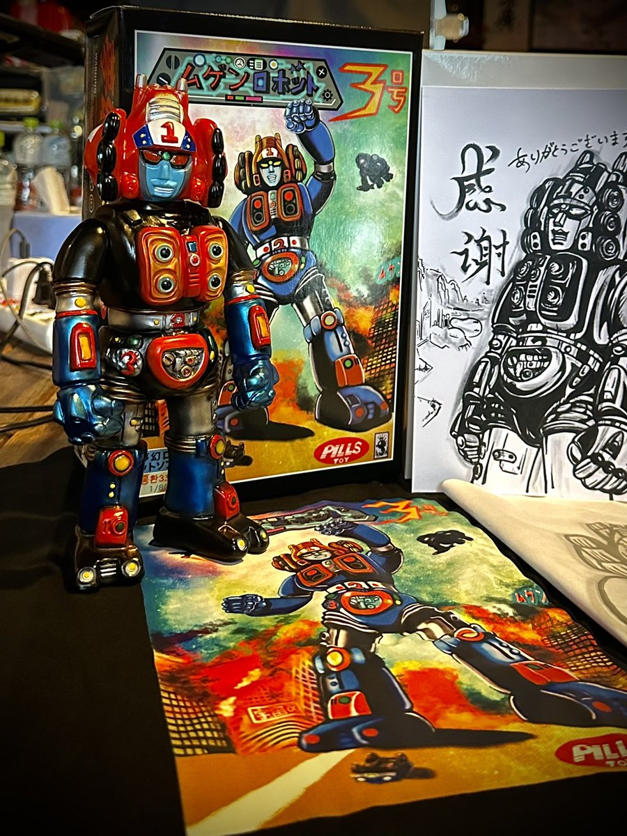 venson1969's tweet photo. 夢幻ロボット三號 「闘将Ngaaufo」
高度： 9 吋高
限定 ： 30体 + 1体 紅眼及胸口異色塗裝
#Pillstoy #夢幻ロボット #Sculptureartist #Sculpture #Nizzzin #sofubitoys #sofvi #vinyltoy #toys #kaiju #robot #designertoy #ngaaufo  #爻火 #統武道 https://t.co/o2tnWJpWcl