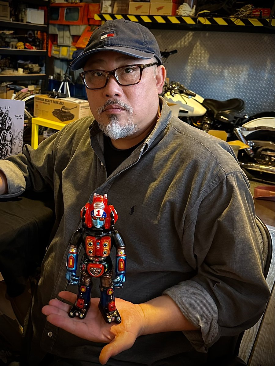 venson1969's tweet photo. 夢幻ロボット三號 「闘将Ngaaufo」
高度： 9 吋高
限定 ： 30体 + 1体 紅眼及胸口異色塗裝
#Pillstoy #夢幻ロボット #Sculptureartist #Sculpture #Nizzzin #sofubitoys #sofvi #vinyltoy #toys #kaiju #robot #designertoy #ngaaufo  #爻火 #統武道 https://t.co/BT37VYzfDO