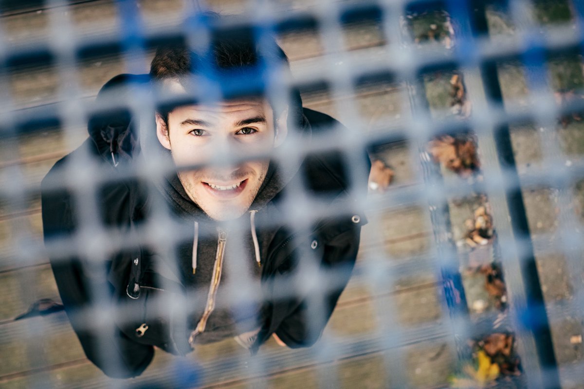 Straight from graduation to the Factry floor, meet our programming physicist turned Customer Data Engineer Sibe Bleuzé! 

Find out more at factry.io/blog/beating-p…