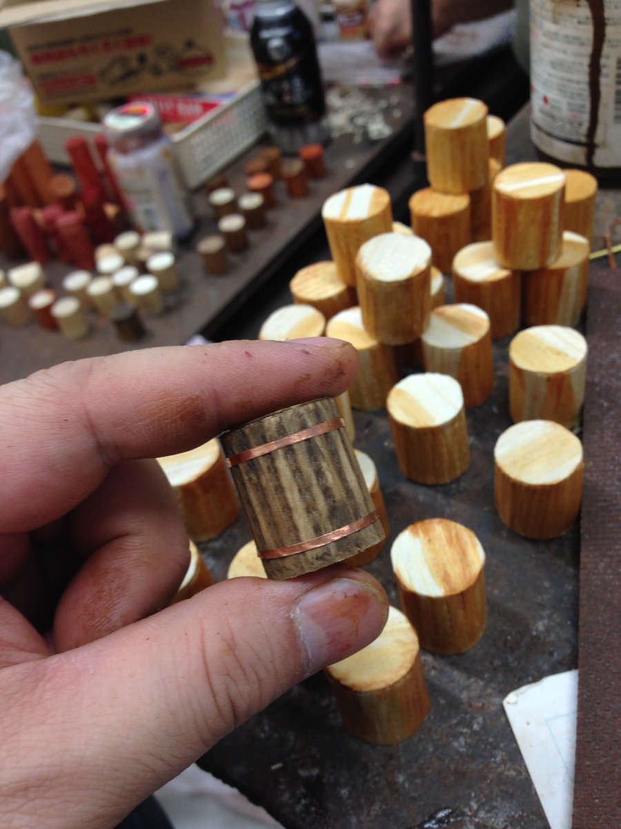 kbmanimation's tweet photo. 制作風景ちょっとだけ。作るのには手間がかかり大変です。(何人かに手伝ってもらってます)
設計図も大きく、数も膨大。が、謙本人は楽しそうです
#kapokia #カポキアの島 #MEGA_FLOAT #メガフロート https://t.co/j59yrI49ZZ