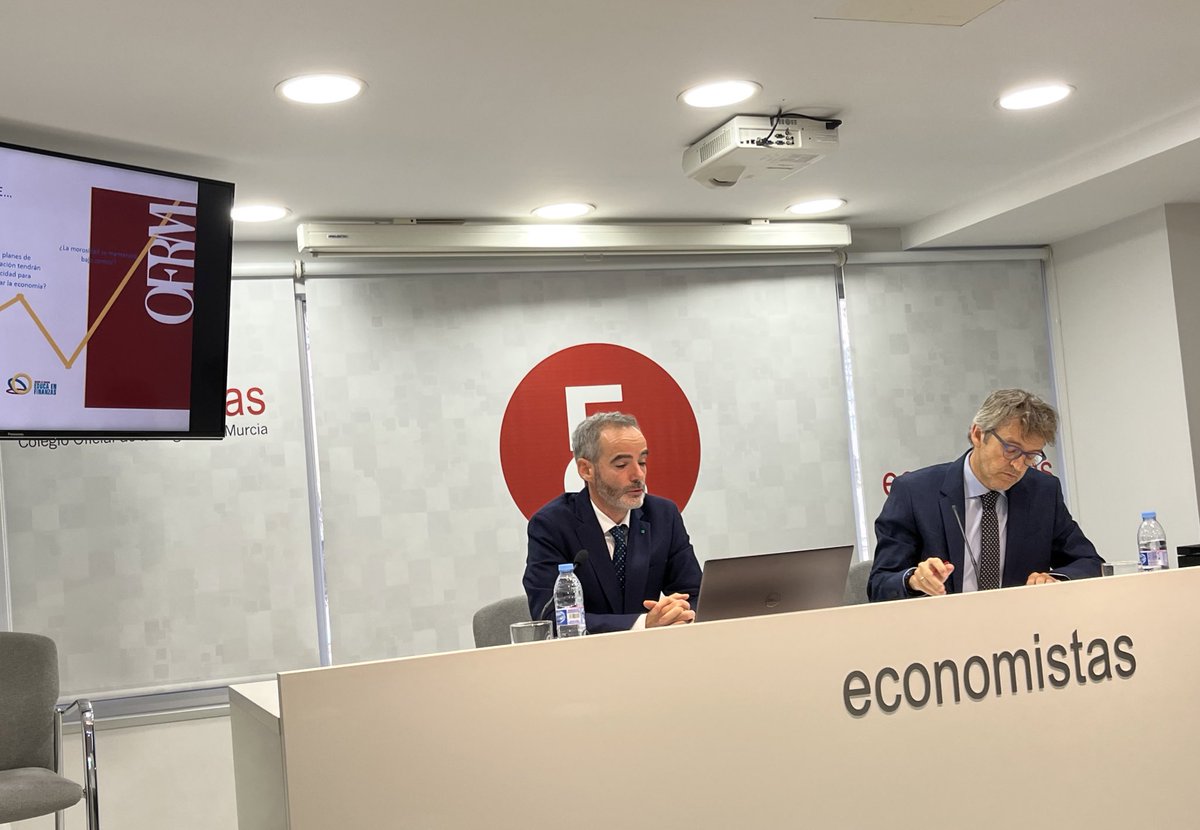 Catedra Competitividad Economistas Reg. de Murcia (@catedra_compet) on Twitter photo Hoy hemos presentado junto con el <a href="/ICREFRM/">Instituto de Crédito y Finanzas Región de Murcia</a> el observatorio financiero de la Región de Murcia en el que se destaca la amenaza de recesión técnica y el endurecimiento de las condiciones de los créditos Hoy hemos presentado junto con el <a href="/ICREFRM/">Instituto de Crédito y Finanzas Región de Murcia</a> el observatorio financiero de la Región de Murcia en el que se destaca la amenaza de recesión técnica y el endurecimiento de las condiciones de los créditos