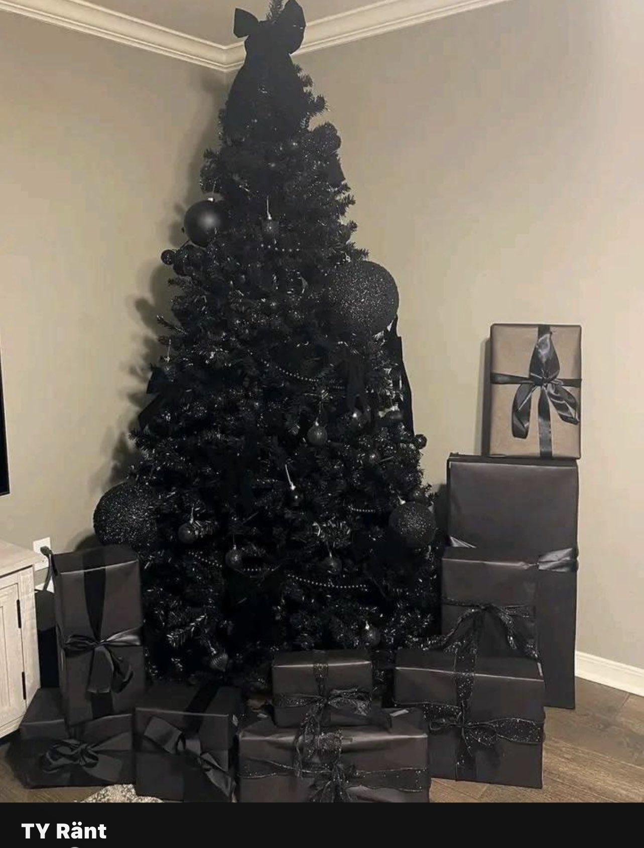 Nikki on Twitter "NF’s Christmas Tree? 🖤 https//t.co/602Gcq9F4h