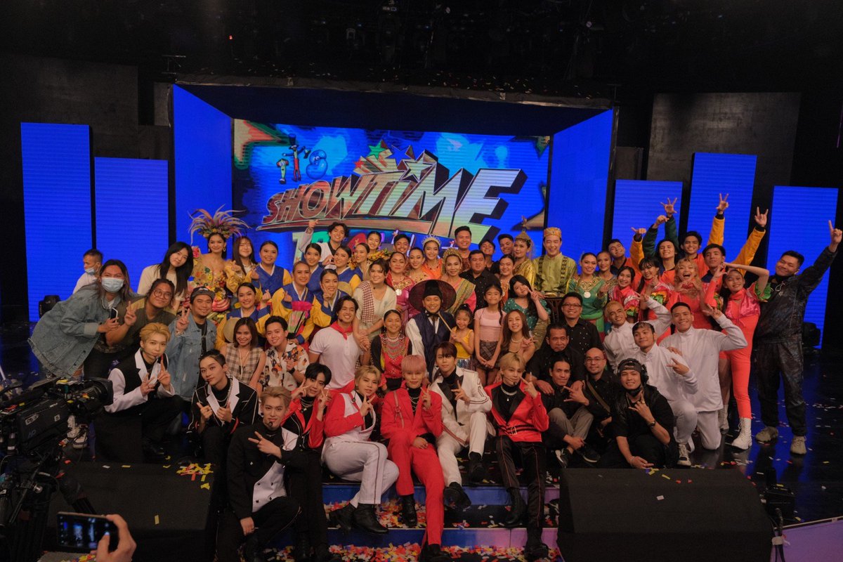 itsShowtimeNa's tweet photo. ⭐️ Congratulations, Team #Magpasikat2022JhongRyan! Makakatulog na kayo! 🧡🤣

WATCH &amp; SUBSCRIBE NA!
https://t.co/uotRBFj0PG https://t.co/Q9S2ZC9jTR