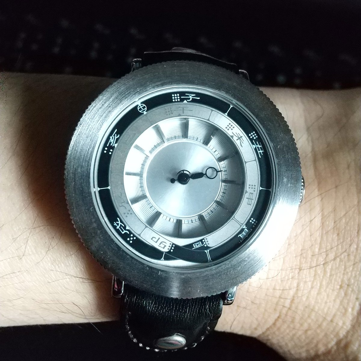 chronotron2's tweet photo. 本日、諸事情により在宅につき、時計はキャストプランニングの江戸之刻一針仕様で。

#今日の時計 #キャストプランニング #江戸之刻 #不定時法 #todayswatch #castplanning #edonotoki #temporalhoursystem https://t.co/fFDlnnkH7u