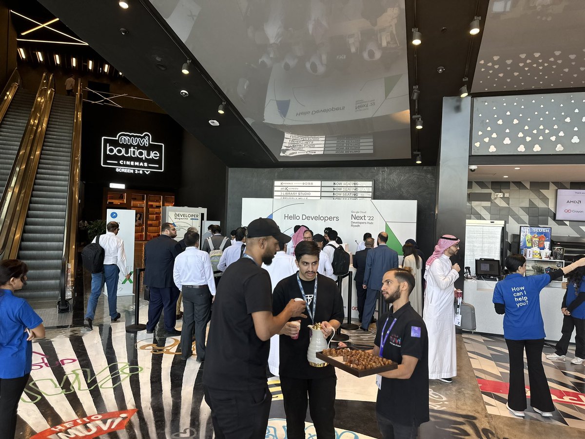 GCDCSaudi's tweet image. #يحدث_الآن انطلاق Google Cloud Next ملتقى المطورين في الرياض 🚀
 
#DevHubRiyadh
#Next22
#GoogleCloudSaudi