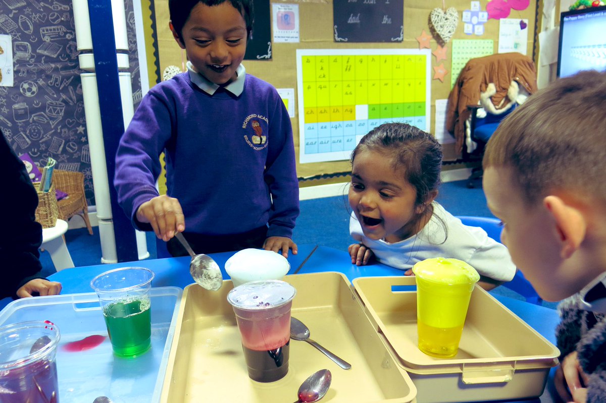 misssmythe_HT's tweet photo. We celebrated World Science Day by taking part in a very exciting experiment. We loved watching all of the different potions explode 🧪 #EYFS #EY #EYScience #WorldScienceDay https://t.co/R8cKjq1RR7