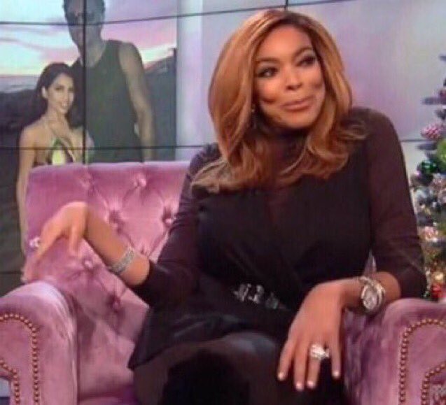 أنا بالمدرسة                    أنا بالجامعه 
بعد ٨ حصص                  بعد محاضرتين
ورا بعض