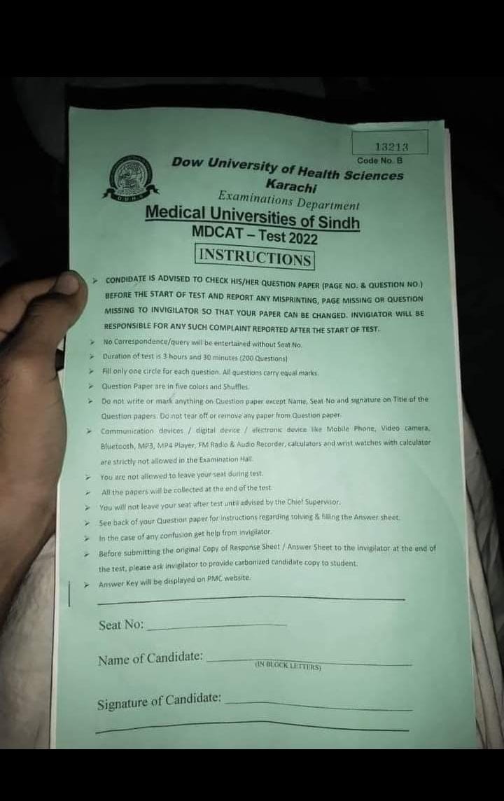 NoORmed_x555's tweet photo. #weWantGraceMarks jab officials nay paper upload nhi kiya tu yeh kaise pictures AA gaye yeh kis kism ki management hai #justiceforsindhstudents #MDCAToutofTopicMcqs #mdcat2022 #wronganswerkey we want justice @pmc_org @Dow_Uni https://t.co/HFQ0HxRGIC