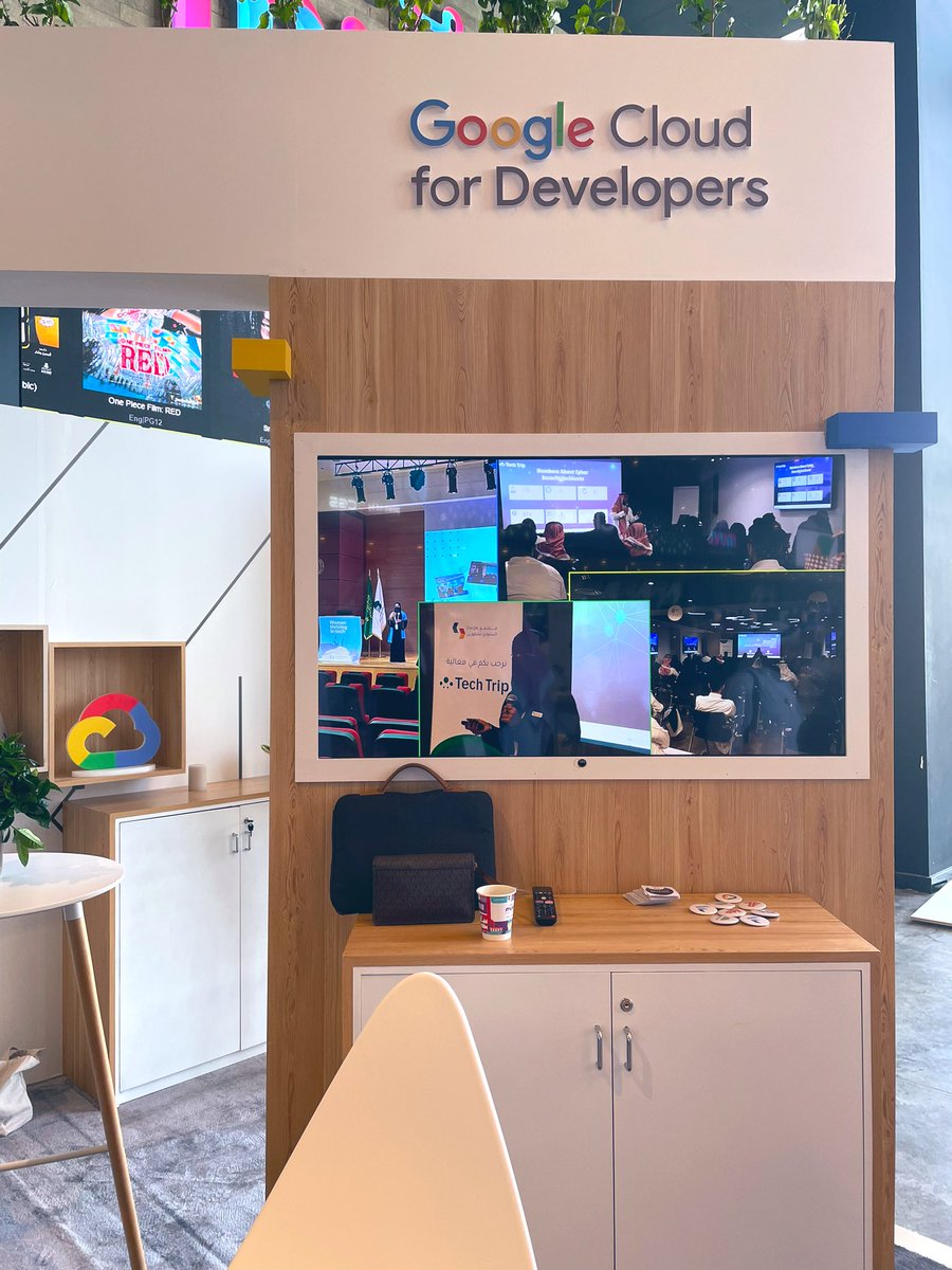 pr_Mais's tweet photo. I’m heeere ✌🏻

#GoogleCloudSaudi #DevHubRiyadh https://t.co/0L3VfxhmVy