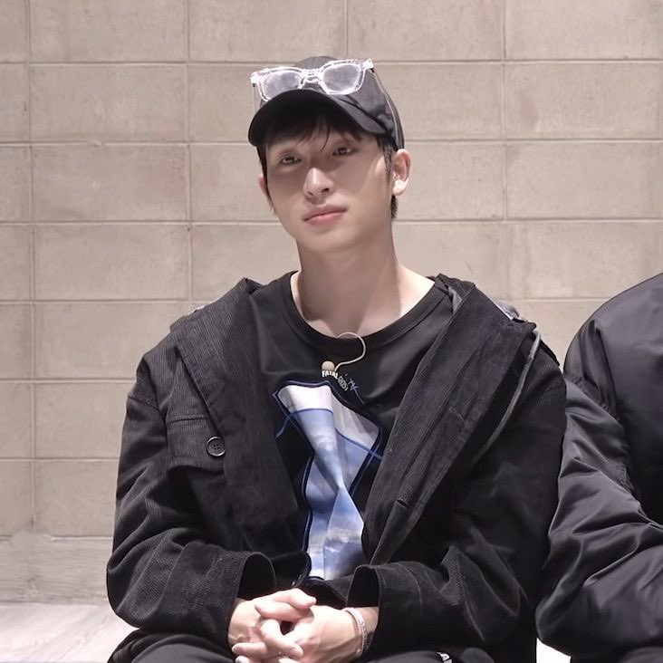 withLSY's tweet image. I can’t believe he’s just out there existing 

#Sangyeon #상연