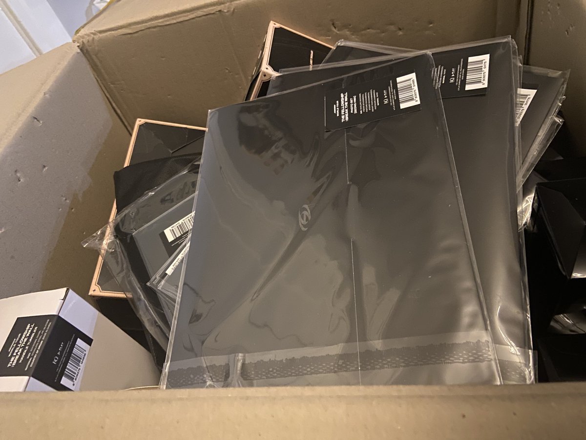 mingisgorgGOs's tweet photo. #mingisgorgArrival

Fellowship MD has reached me! As you can see KQ didnt put a single bubblewrap and seems like they just throw everything in box🥹 there are few dents on most of the boxes but I'll try to pack thick of bubblewrap 🥹🫶🏻 

++ https://t.co/qEe9inCd57