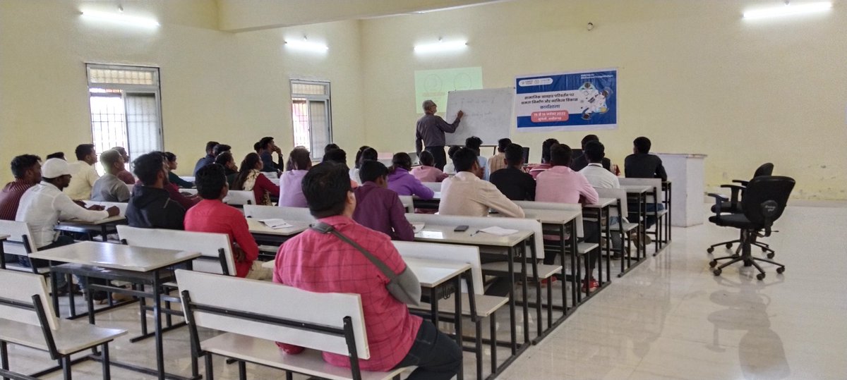 karan_sarthi97's tweet image. Capacity building and personality development workshop @MungeliDist on social behaviour change.
Conversations of English 
 #SBCWorks
#BehaviourChangeMatters  @UNICEFIndia @jobzachariah @rahuldeoias @ChhattisgarhABC @wethepeople_cg @SBCCalliance @abhisheksinghDP