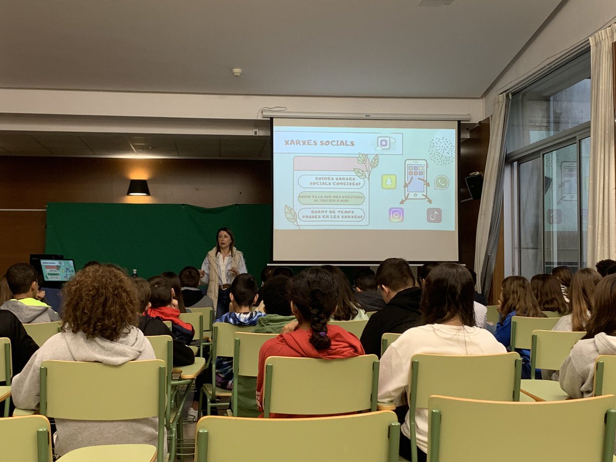 El departament d’Orientació ha preparat xarrades dirigides a l’alumnat de 1r d’ESO sobre l’ús de les XARXES SOCIALS📲