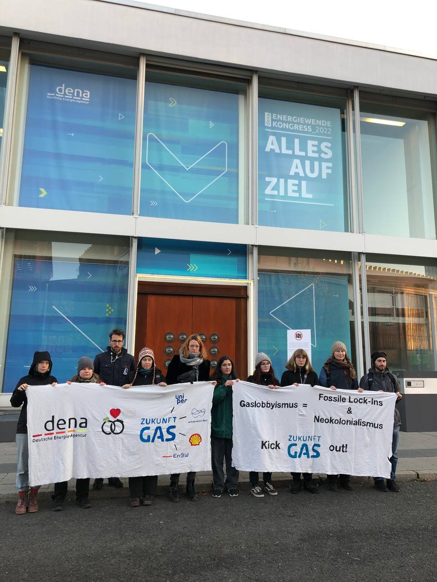+++LOBBY ALERT+++

<a href="/dena_news/">dena</a> Energiewende-Kongress klingt gut, oder?

Die Realität: die Deutsche Energieagentur steckt mit der Gaslobby im Bett, aka @zukunft_Gas, aka Shell, Uniper, Wintershall Dea - die Hauptverantwortlichen für die Klimakrise.

#denakongress