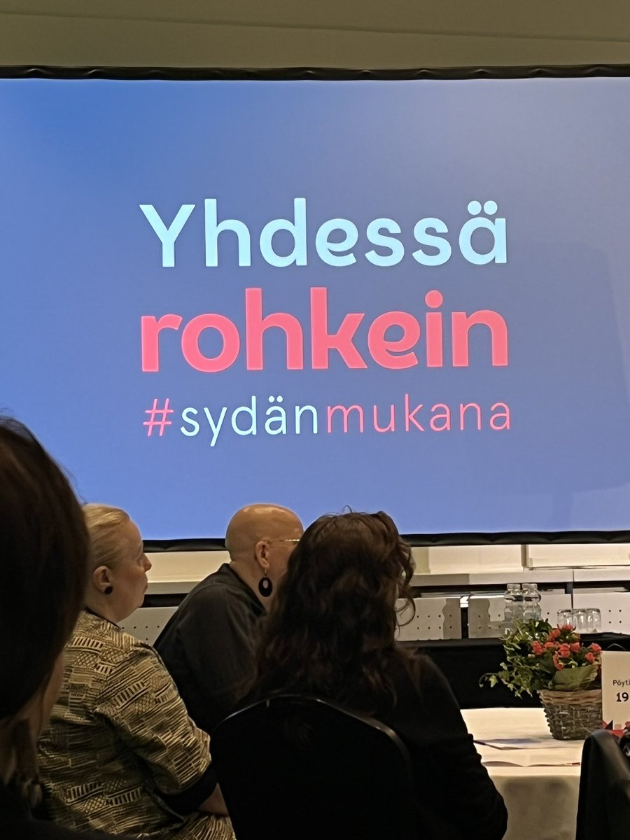 ”Tämä ei ole yksittäisten sankareiden työyhteisö. Meillä rohkeus on sitä, että tehdään asioita yhdessä”, totesi @OlliAPH #esihenkilöpäivätHDL alkajaisiksi. Tänään ei olla yksin,koolla yli 200 esihenkilöä, huippu päivät tulossa! #sydänmukana #yhdessärohkein <a href="/HDLsaatio/">Diakonissalaitos</a>