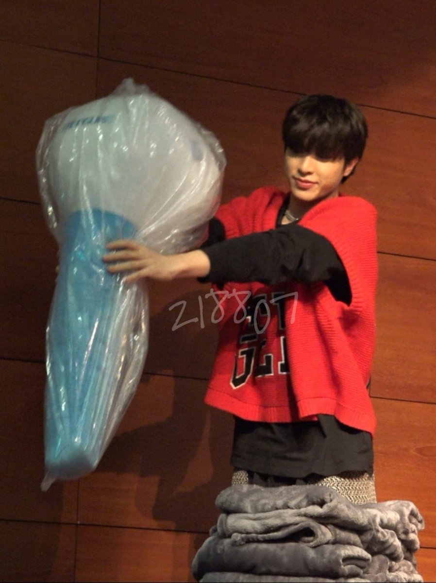 hajjbest4ever's tweet image. สรุปว่าของจริงขนาดเท่าไหร่😂😂