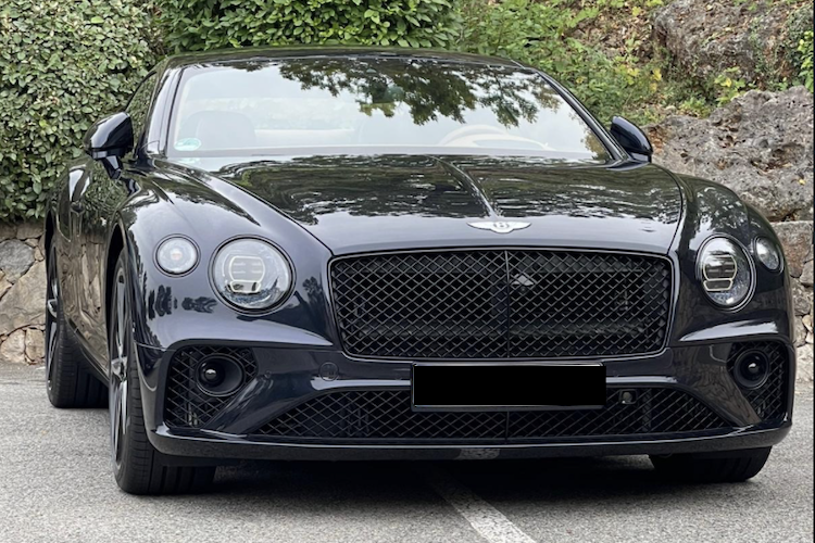 DRIVAR_DE's tweet photo. WARUM DU DIESEN BENTLEY CONTINENTAL GT MIETEN SOLLTEST
Der Bentley Continental GT ist ein Fahrzeug der absoluten Superlative. Der prächtig und wummernde V8 leistet 542 PS und wuchtet knapp über 1350 Touren bereits sein maximales Drehmoment von 770

https://t.co/sxaz1SVrTe https://t.co/q1ChBjVsi6